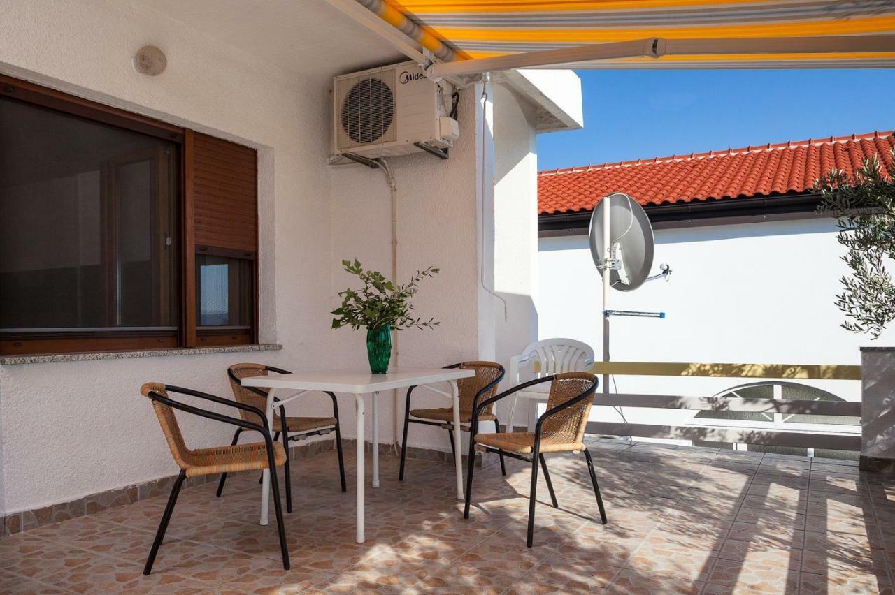 Apartment Milka By The Sea Karlobag Eksteriør billede